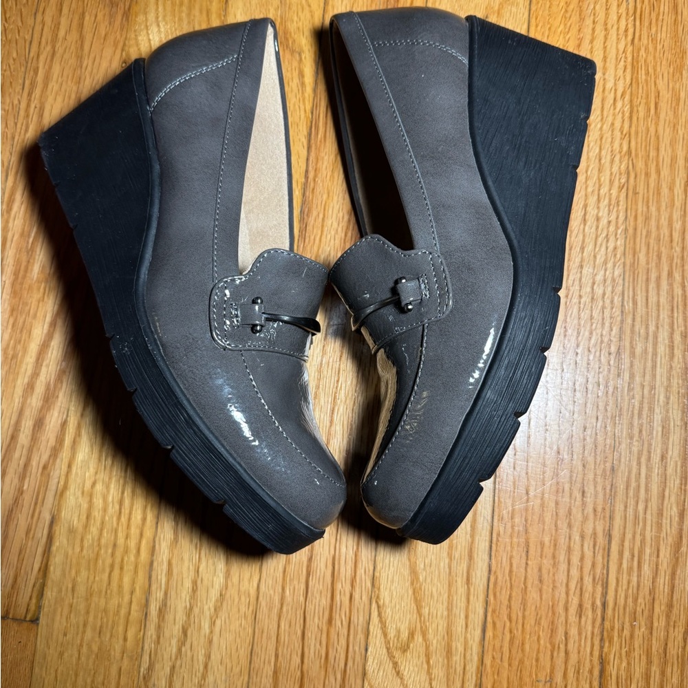 SOUL Naturalizer Women’s Achieve Patent Loafer Gray Size 8M. Pre-Owned.